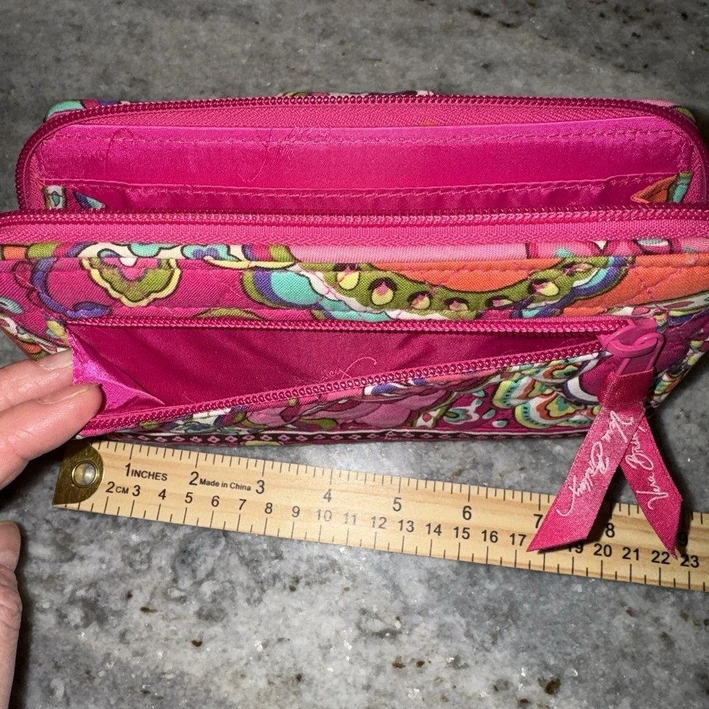 Vera Bradley Wallet Quilted Paisley Floral Bright 8x5x2 Zipper Turn Lock - Picture 6 of 7